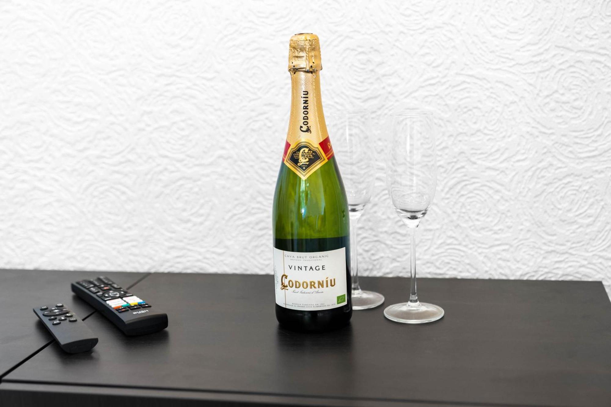 Stylish 3 Bedroom House - 6 Guests - Garden - Parking - Netflix - Wifi - 17M Birmingham Eksteriør bilde