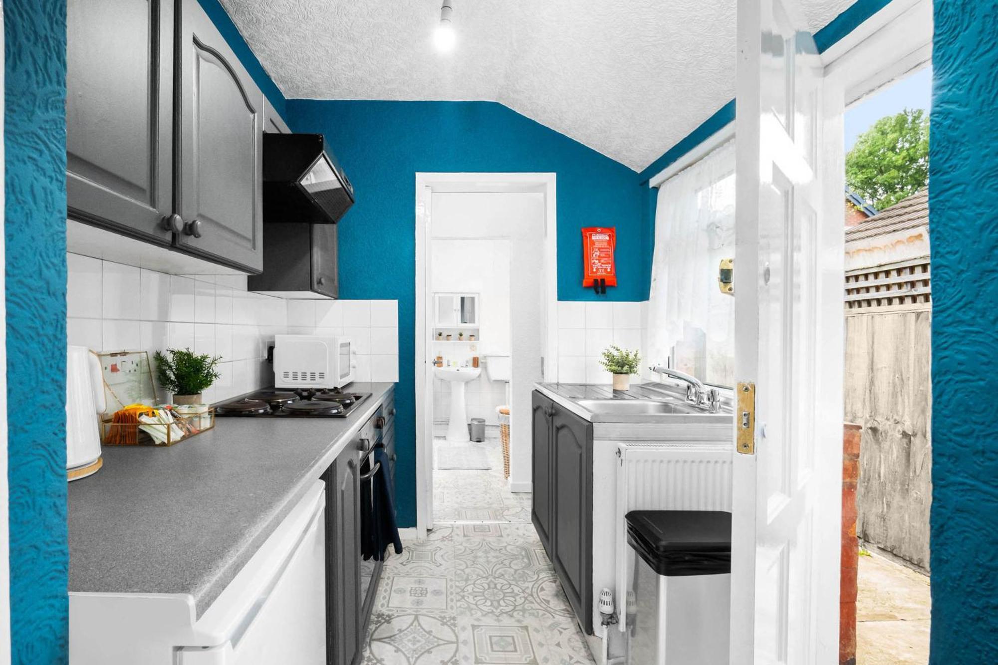 Stylish 3 Bedroom House - 6 Guests - Garden - Parking - Netflix - Wifi - 17M Birmingham Eksteriør bilde