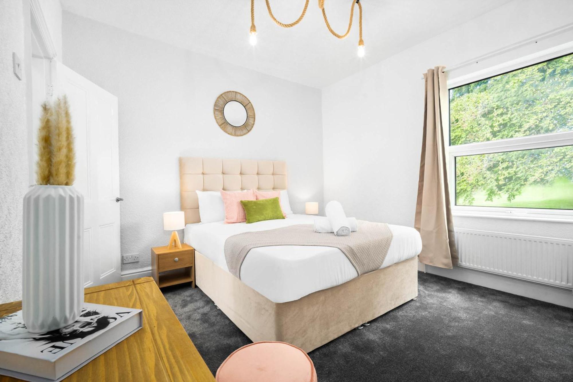 Stylish 3 Bedroom House - 6 Guests - Garden - Parking - Netflix - Wifi - 17M Birmingham Eksteriør bilde