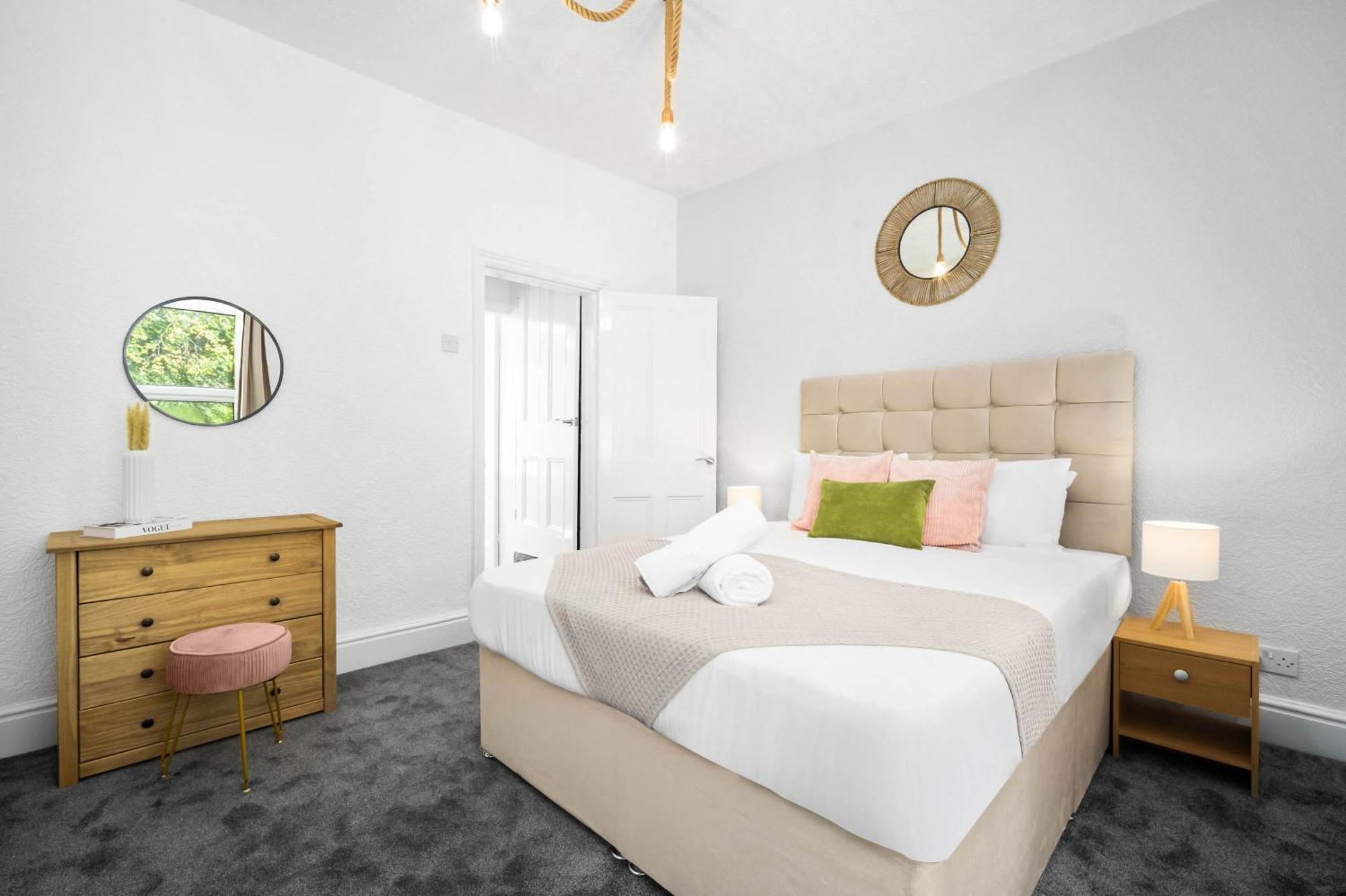 Stylish 3 Bedroom House - 6 Guests - Garden - Parking - Netflix - Wifi - 17M Birmingham Eksteriør bilde