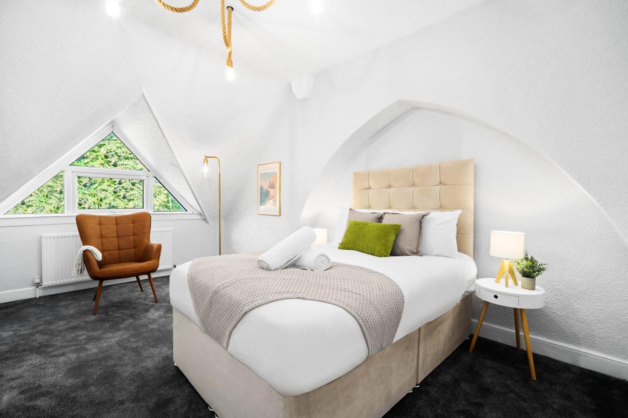 Stylish 3 Bedroom House - 6 Guests - Garden - Parking - Netflix - Wifi - 17M Birmingham Eksteriør bilde