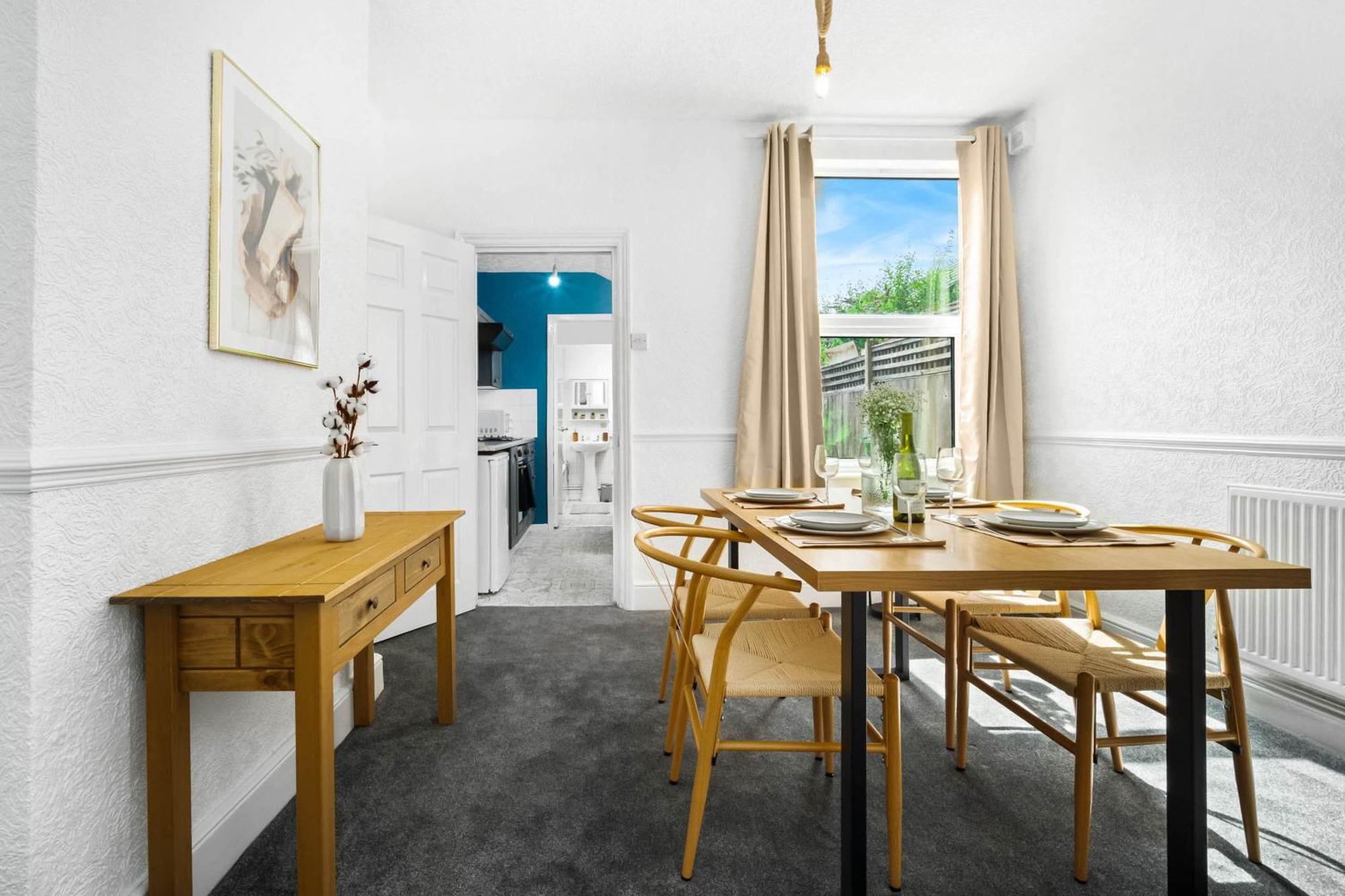 Stylish 3 Bedroom House - 6 Guests - Garden - Parking - Netflix - Wifi - 17M Birmingham Eksteriør bilde