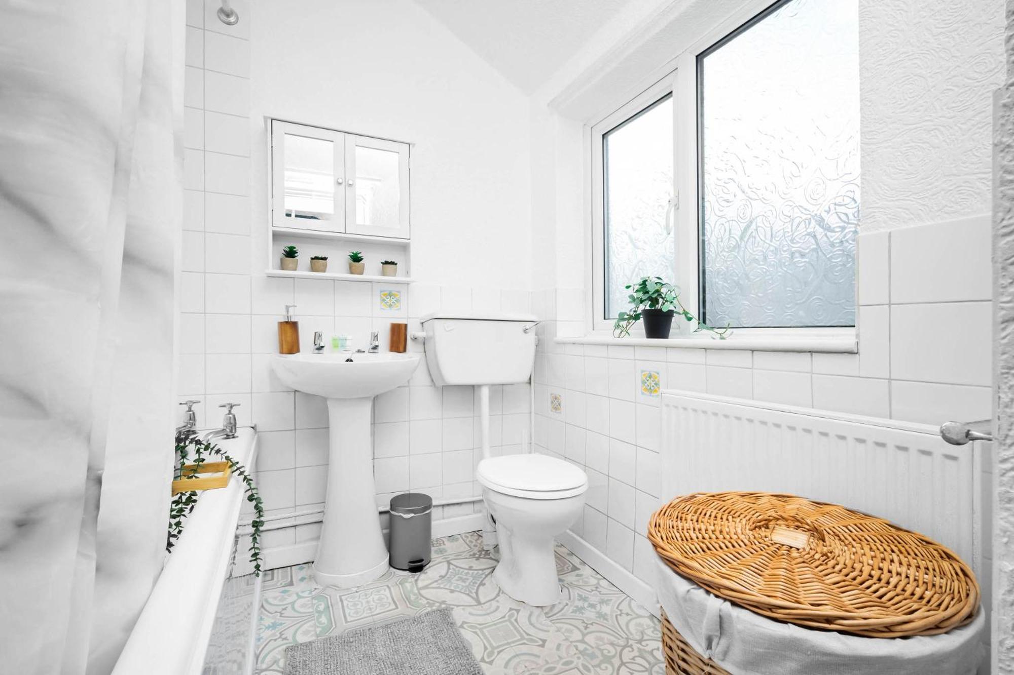 Stylish 3 Bedroom House - 6 Guests - Garden - Parking - Netflix - Wifi - 17M Birmingham Eksteriør bilde