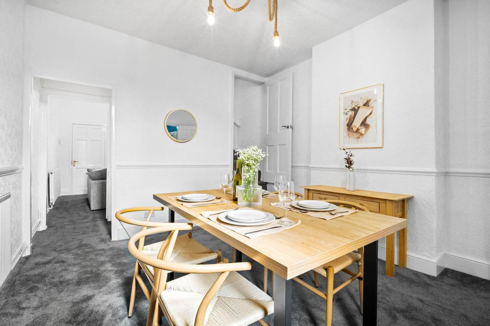 Stylish 3 Bedroom House - 6 Guests - Garden - Parking - Netflix - Wifi - 17M Birmingham Eksteriør bilde